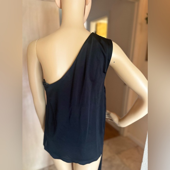 BCBG black one shoulder over lay with tassels size M - Picture 3 of 3